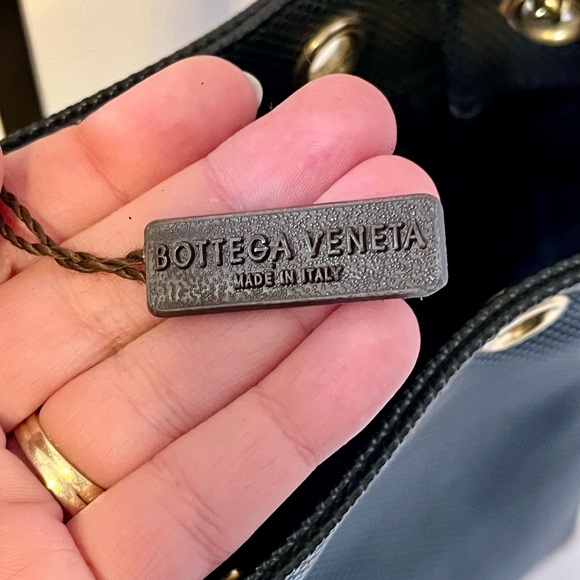 Bottega Veneta Small Black Bucket Bag with Toggle Straps - Picture 10 of 13